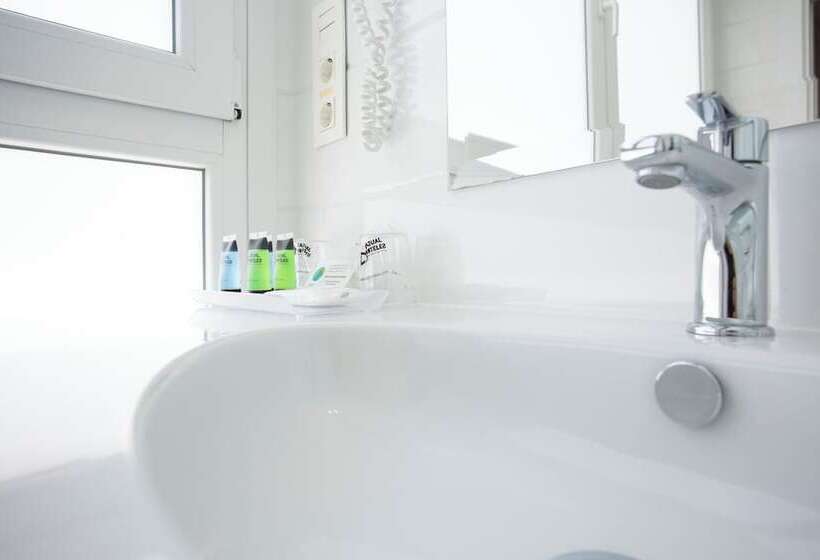 اتاق استاندارد چهار تخته, Casual Del Mar Malaga