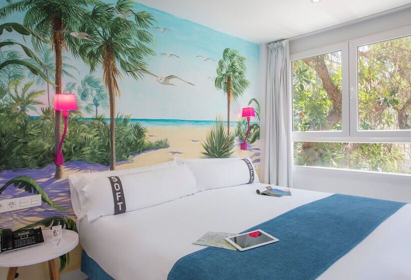 اتاق لوکس, Casual Del Mar Malaga