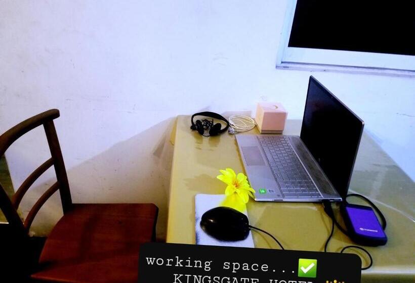 اتاق لوکس, Kings Gate Airport Transit