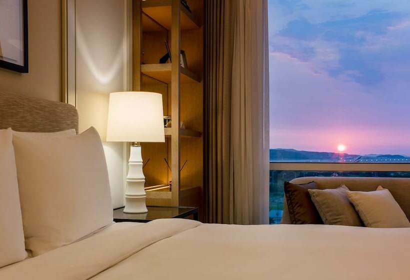 Habitació Deluxe, Paradise City