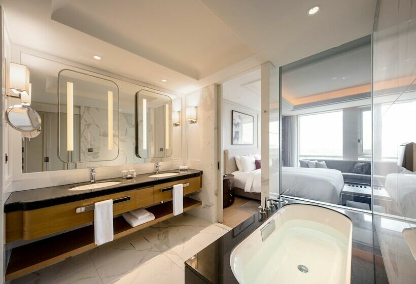 Habitació Deluxe, Paradise City