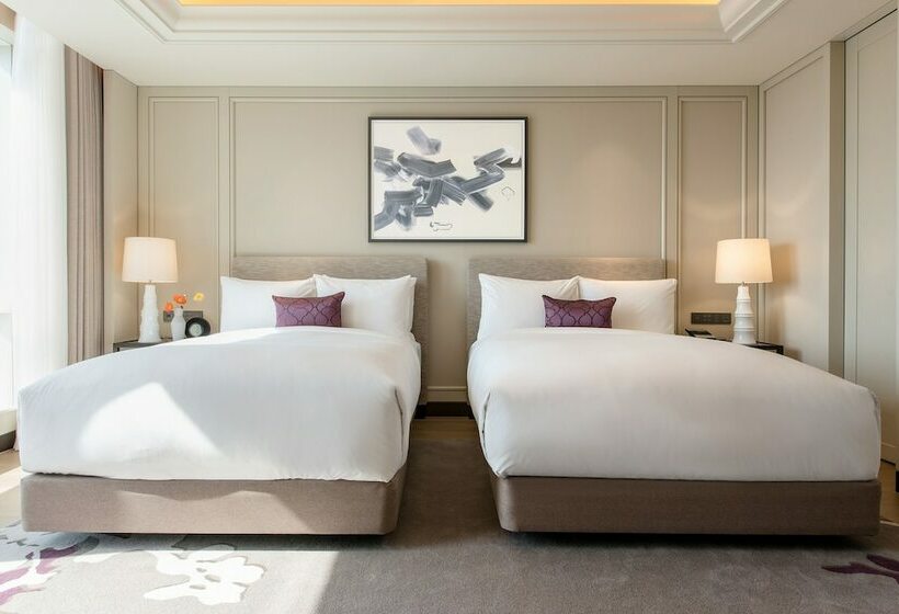 Habitació Deluxe, Paradise City