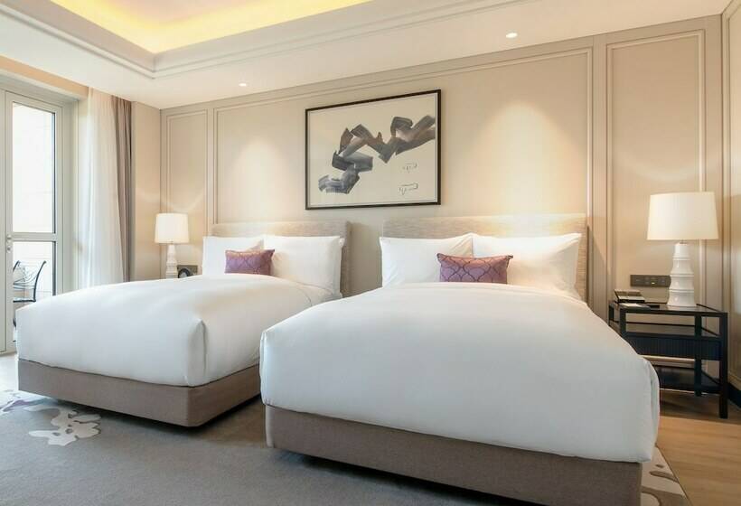 Habitació Deluxe, Paradise City