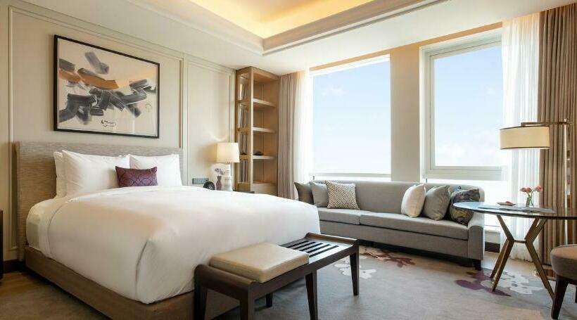 Habitació Deluxe, Paradise City