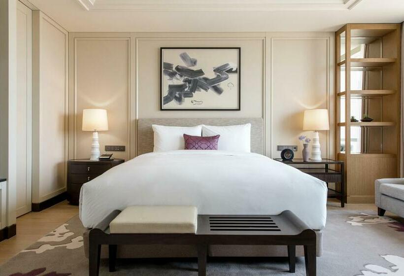 Habitació Deluxe, Paradise City