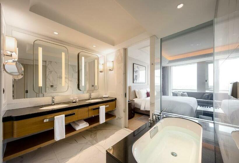 Habitació Deluxe, Paradise City