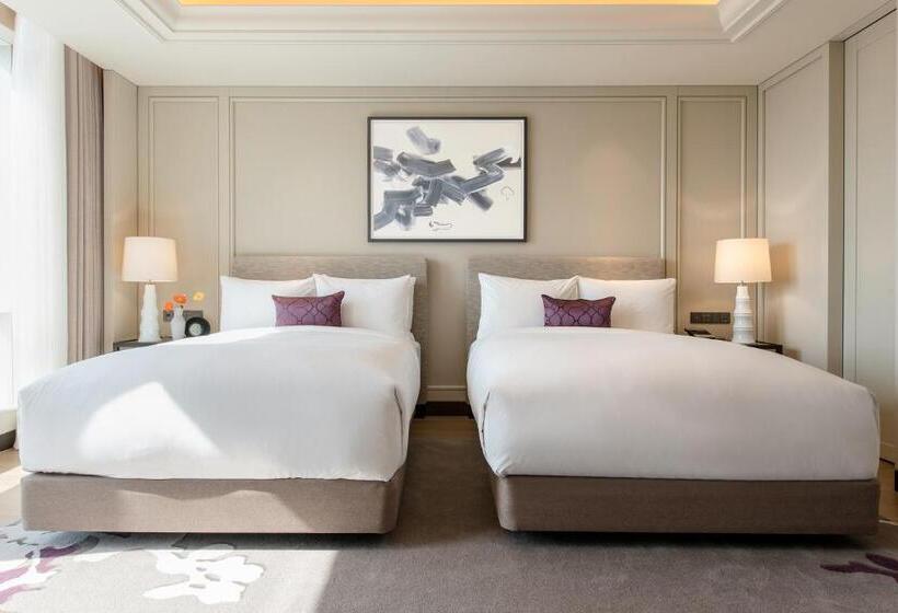 Habitació Deluxe, Paradise City