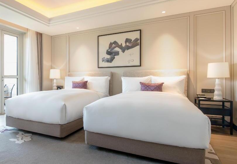 Habitació Deluxe, Paradise City