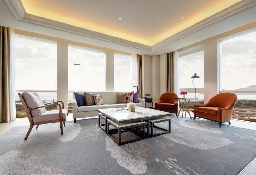 Suit Deluxe, Paradise City