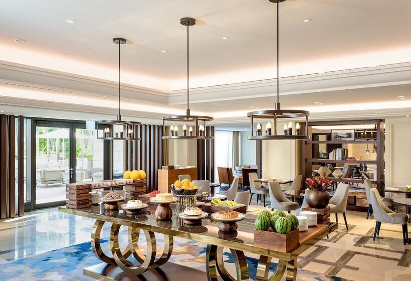 Habitació Deluxe, Paradise City