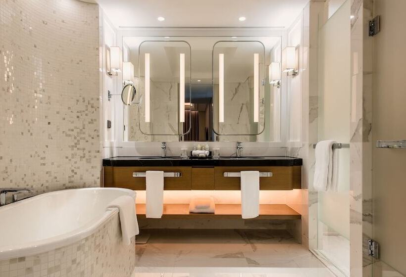 Suite, Paradise City