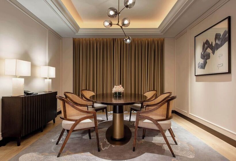 Suit Deluxe, Paradise City