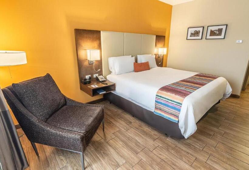 سوییت جونیور, Latam Hotel Plaza Pradera Quetzaltenango