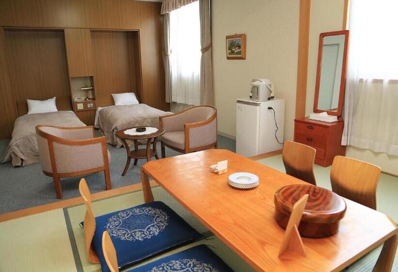Семейный Номер, Hill Hotel Sunpia Iga