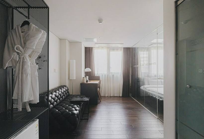 Quarto deluxe, Acc Design