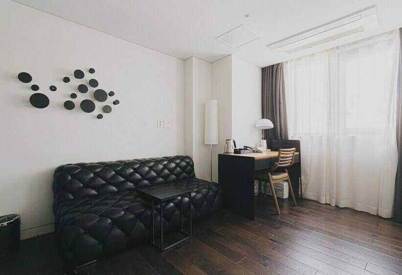 Quarto deluxe, Acc Design