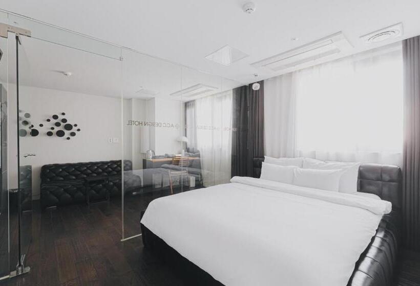 Quarto deluxe, Acc Design