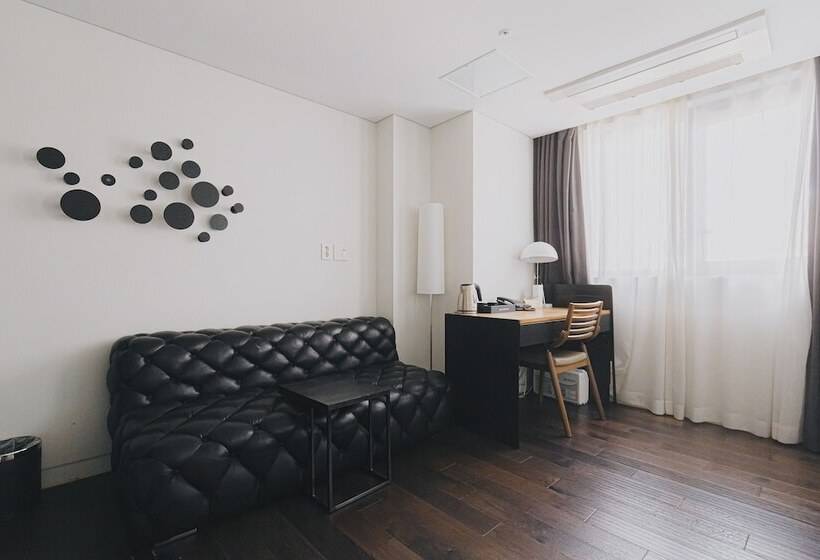 Quarto deluxe, Acc Design