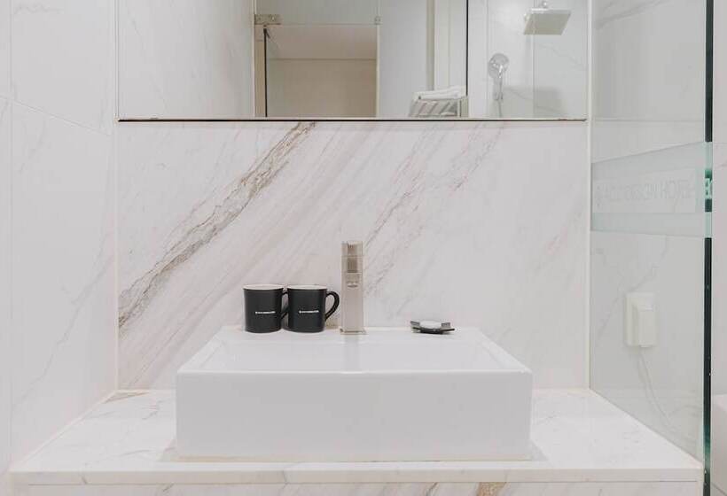 Quarto deluxe, Acc Design