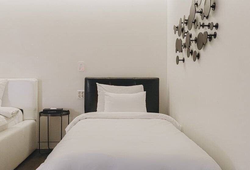 Quarto deluxe, Acc Design