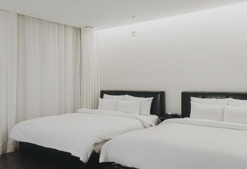 Quarto deluxe, Acc Design