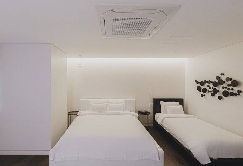 Quarto deluxe, Acc Design