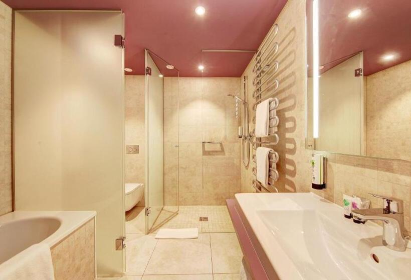 جناح جونيور ديلوكس, Am Remspark