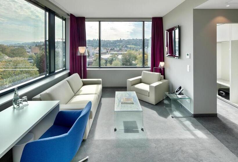 جناح جونيور كومفورت, Am Remspark