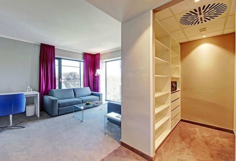 جناح جونيور كومفورت, Am Remspark