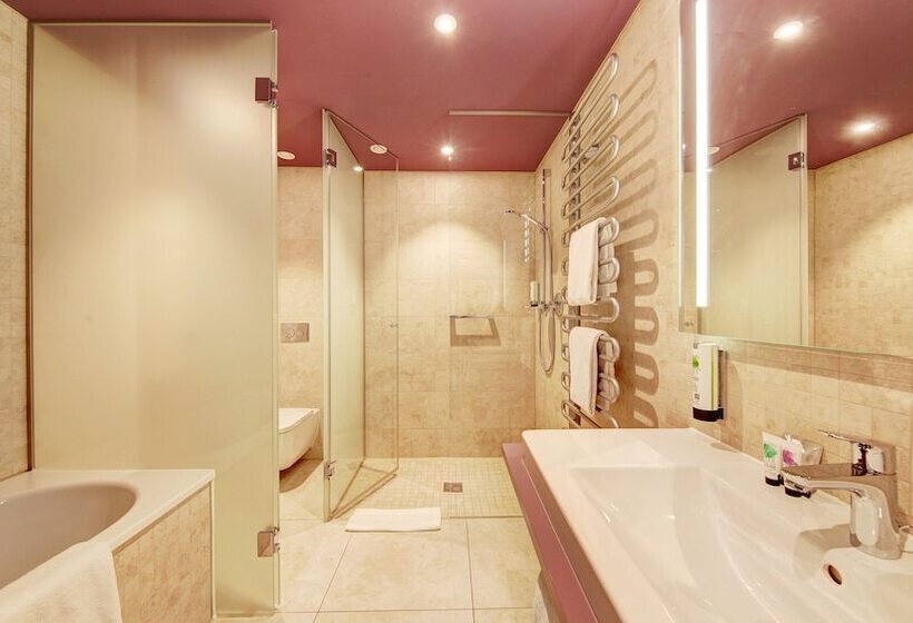 جناح جونيور ديلوكس, Am Remspark