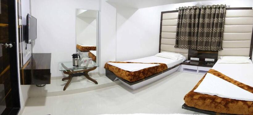 חדר אקזקיוטיב, Fantacee