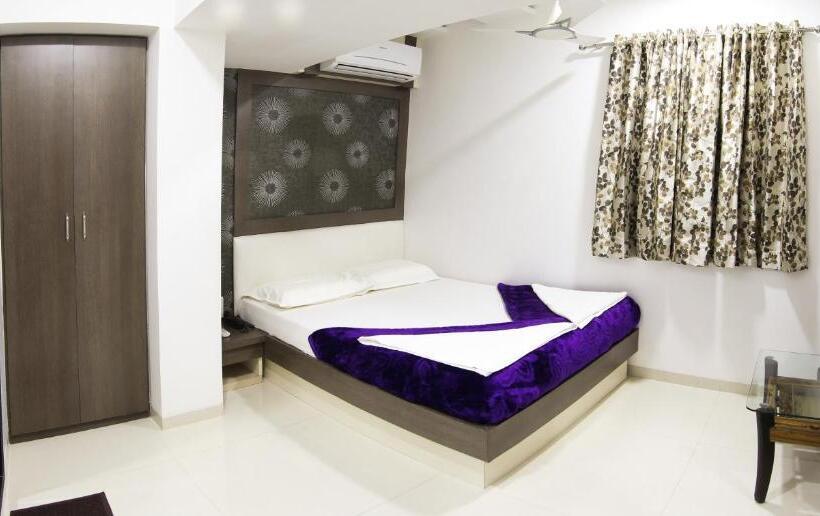 חדר אקזקיוטיב, Fantacee