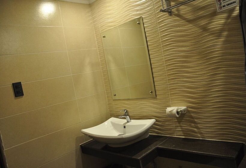 اتاق استاندارد چهار تخته, Lapira