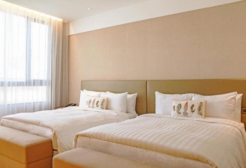 اتاق خانوادگی, The Gaya