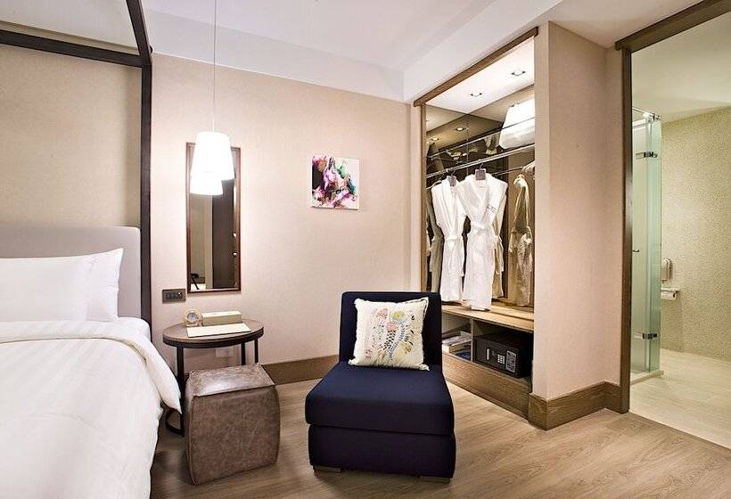 سوییت اجرایی, The Gaya