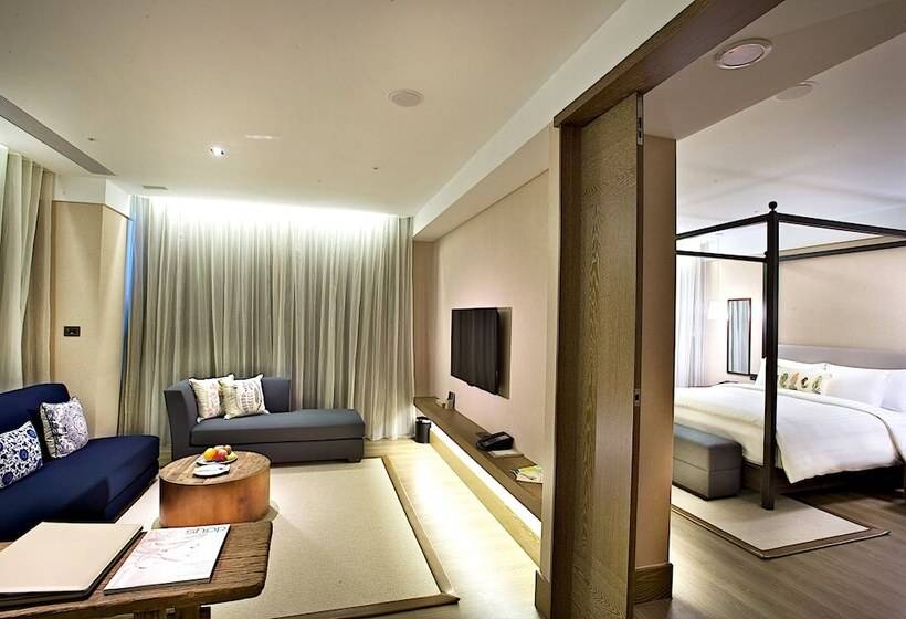 سوییت اجرایی, The Gaya