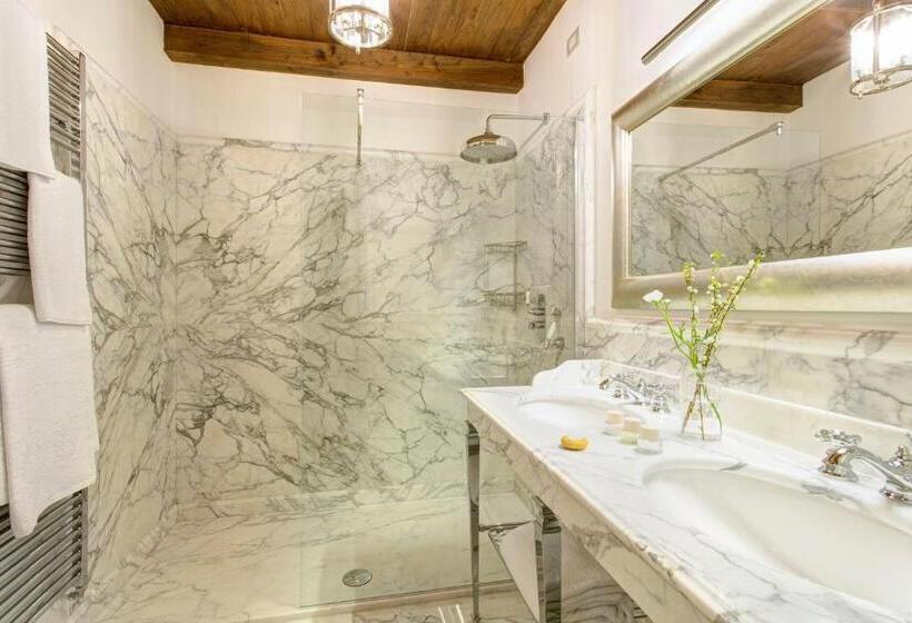 اتاق خانوادگی با چشم‌انداز باغ, Villa Le Calvane