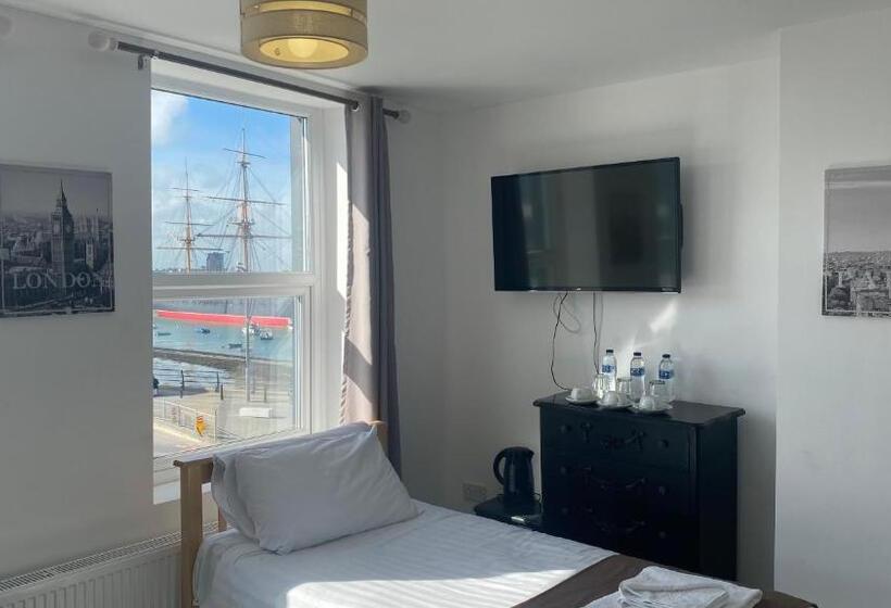 家庭间, Lady Hamilton Inn