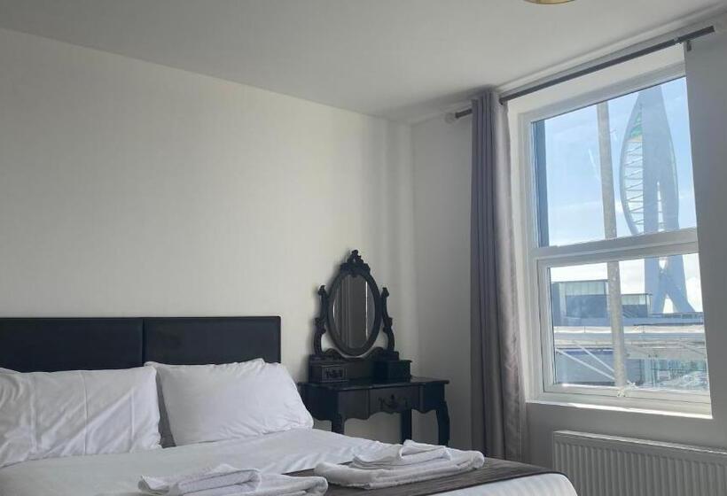 家庭间, Lady Hamilton Inn