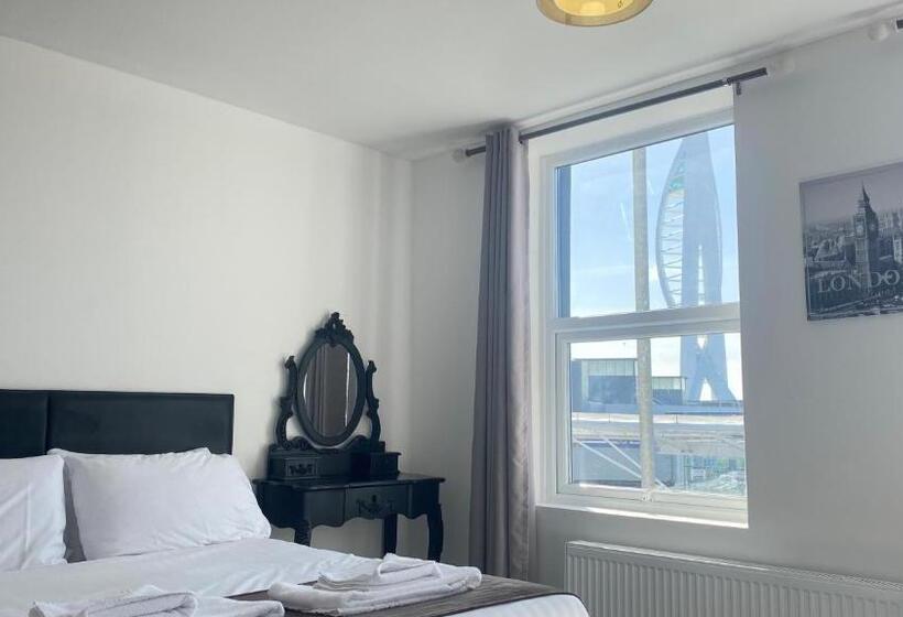 家庭间, Lady Hamilton Inn