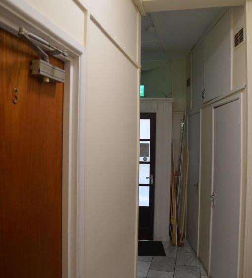 经济房, Lady Hamilton Inn