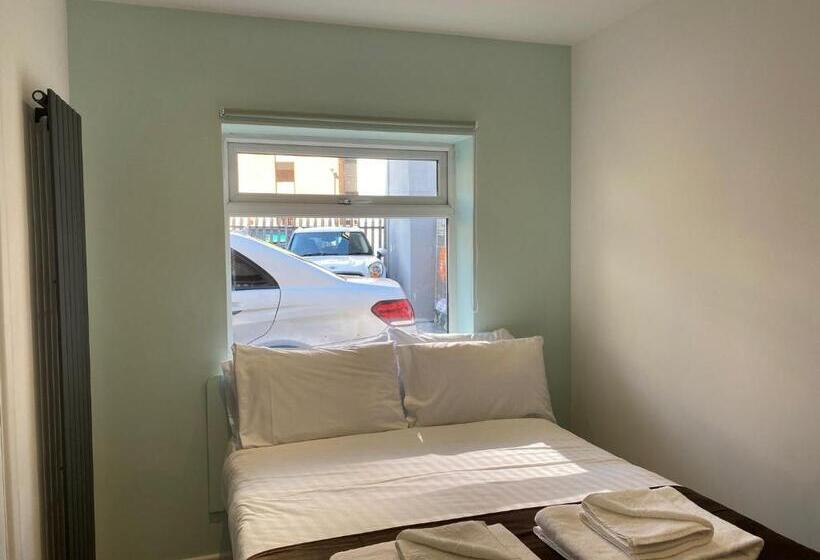 经济房, Lady Hamilton Inn