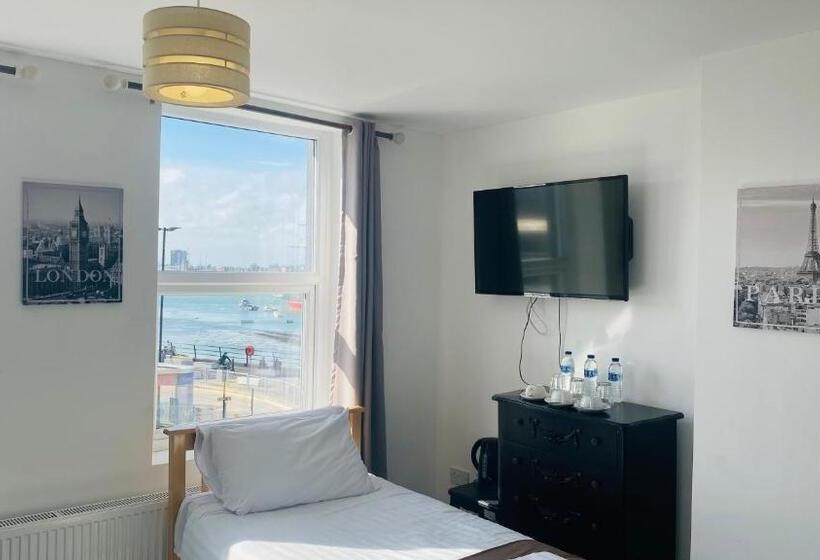 家庭间, Lady Hamilton Inn