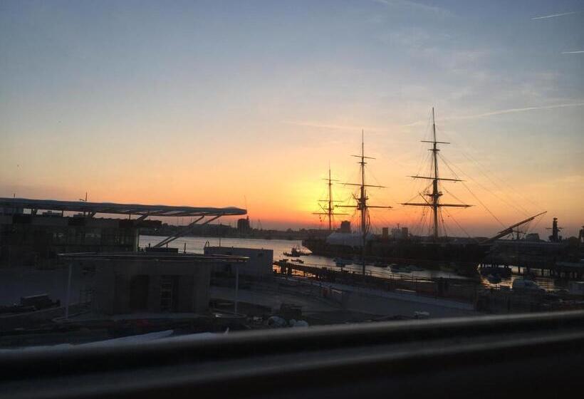 家庭间, Lady Hamilton Inn