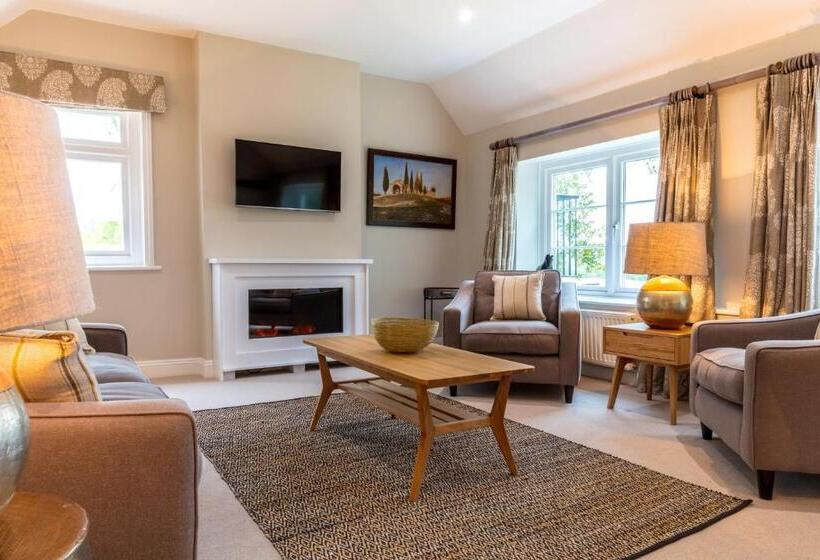 جناح ديلوكس, Cowdray Lodge