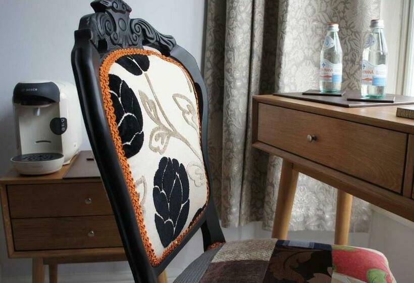 带大床的豪华间, The Bronze Pig