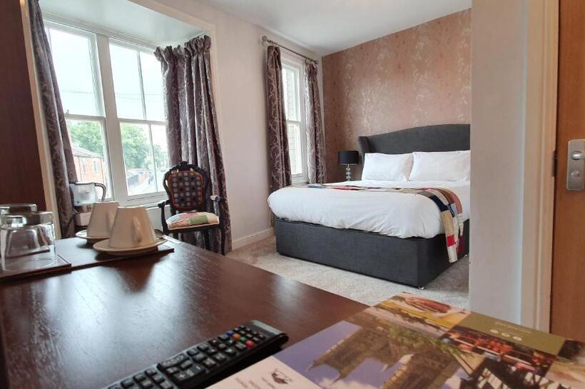 带大床的豪华间, The Bronze Pig