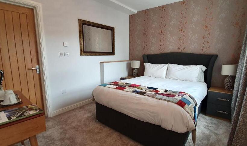 غرفة ديلوكس سرير كينج, The Bronze Pig