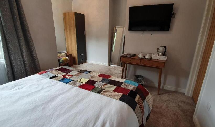 带大床的豪华间, The Bronze Pig