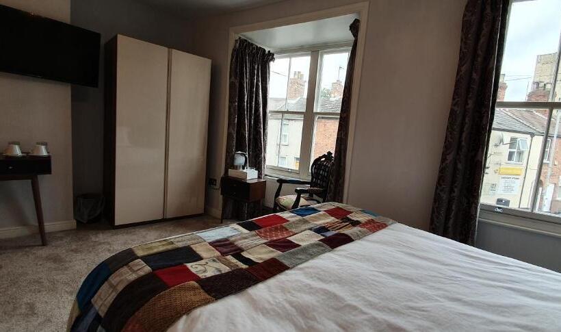 带大床的豪华间, The Bronze Pig